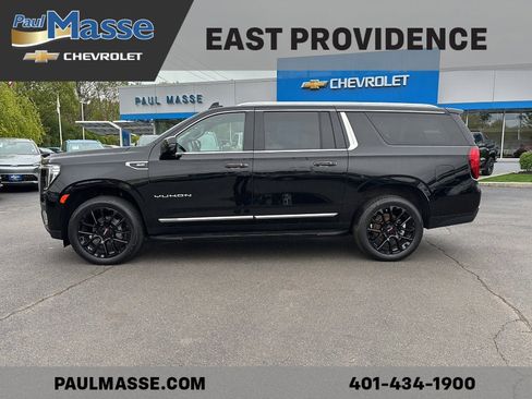 Certified 2023 GMC Yukon XL SLT w/ SLT Luxury Package AWD/4WD image 4