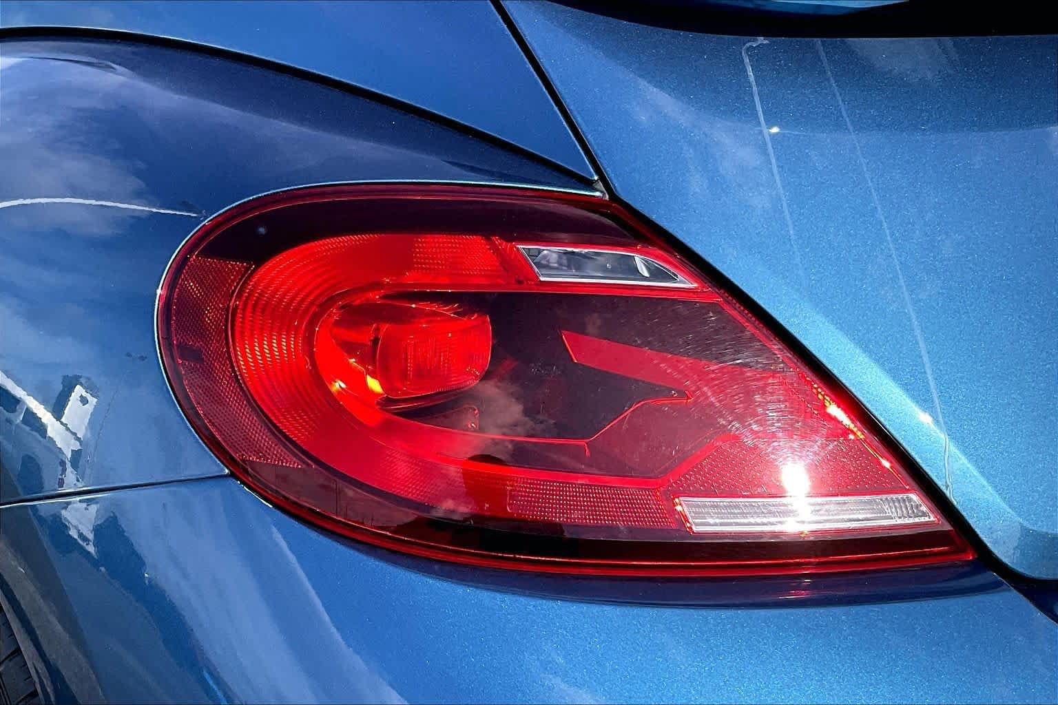 Used 2019 Volkswagen Beetle 2.0T S FWD image 23