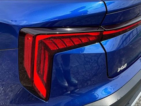 Used 2025 Kia K4 LXS image 28