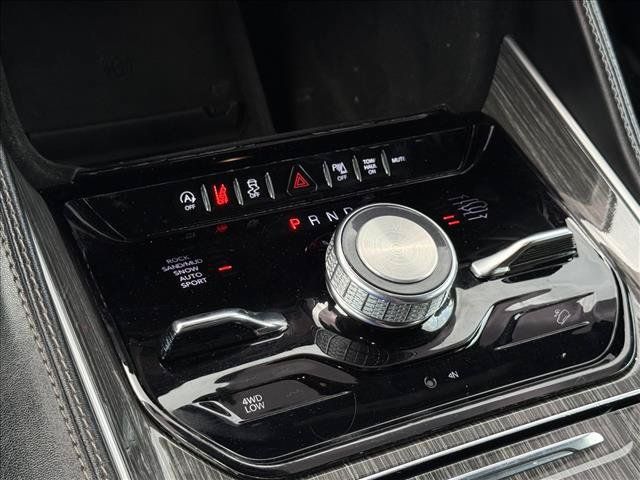 Used 2022 Jeep Wagoneer Series III AWD/4WD image 17