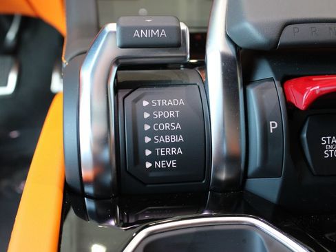 Used 2025 Lamborghini Urus SE AWD/4WD image 27