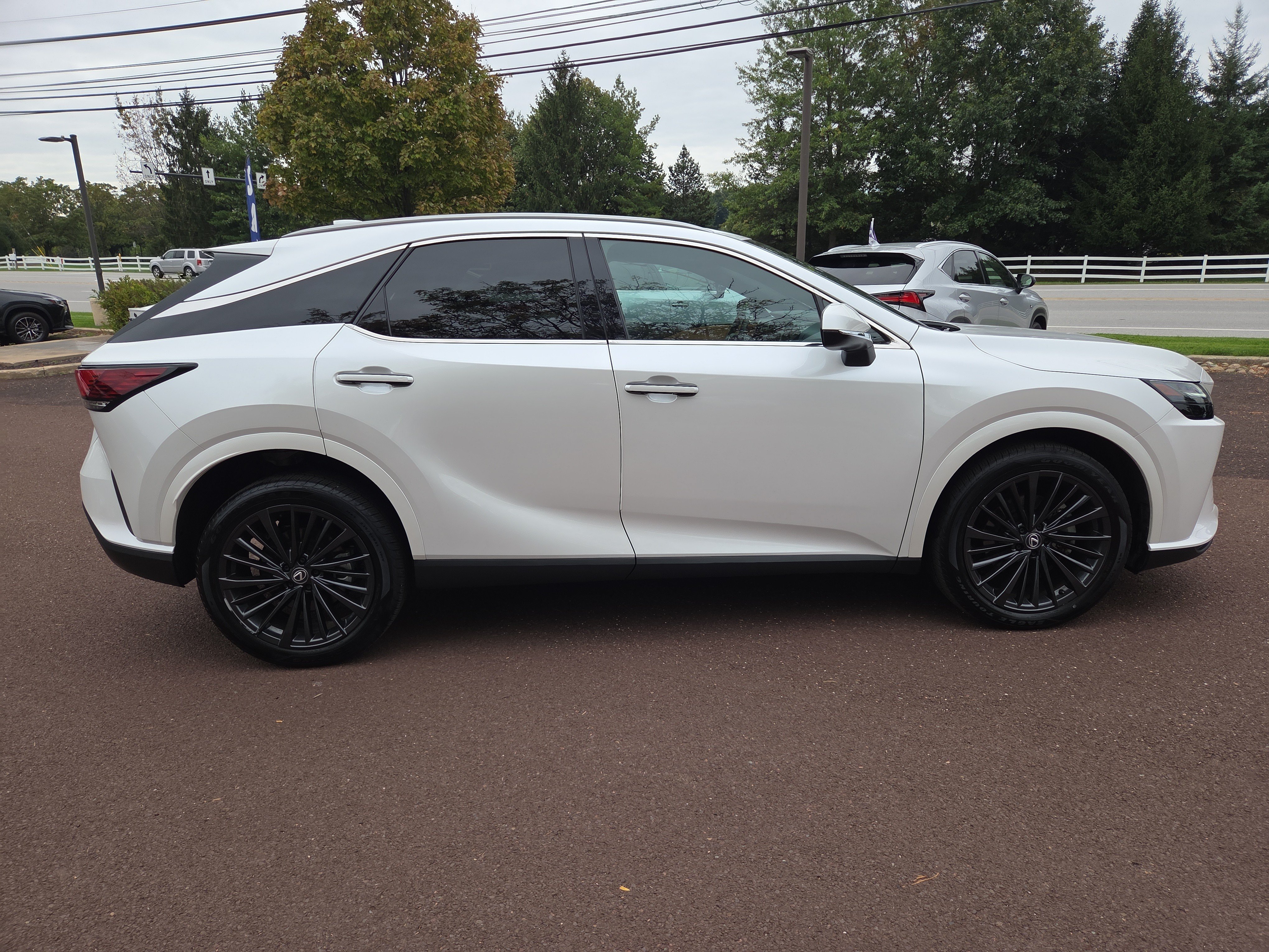 Certified 2025 Lexus RX 350 Premium w/ Kick Sensor & Tow Package AWD/4WD image 2