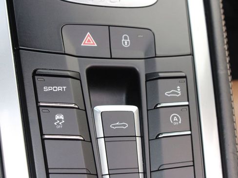 Used 2018 Porsche 718 Boxster image 32