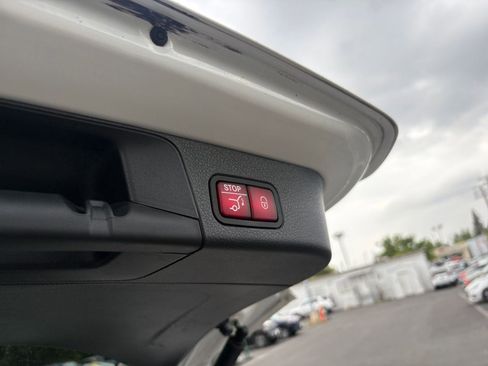 Used 2025 Mercedes-Benz GLB 250 4MATIC image 24