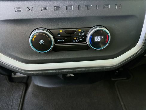 Used 2025 Ford Expedition Active AWD/4WD image 26