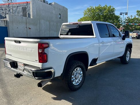 Used 2024 Chevrolet Silverado 2500 LT AWD/4WD image 3