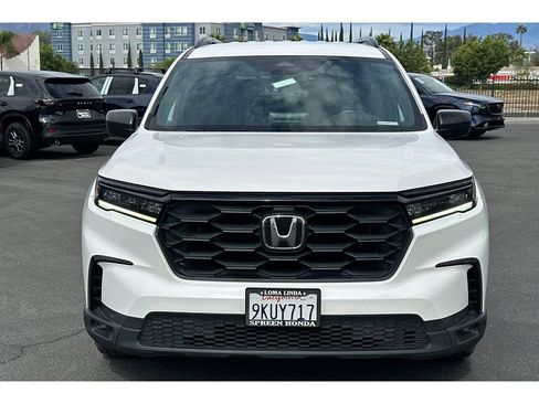 Used 2024 Honda Pilot Sport image 9