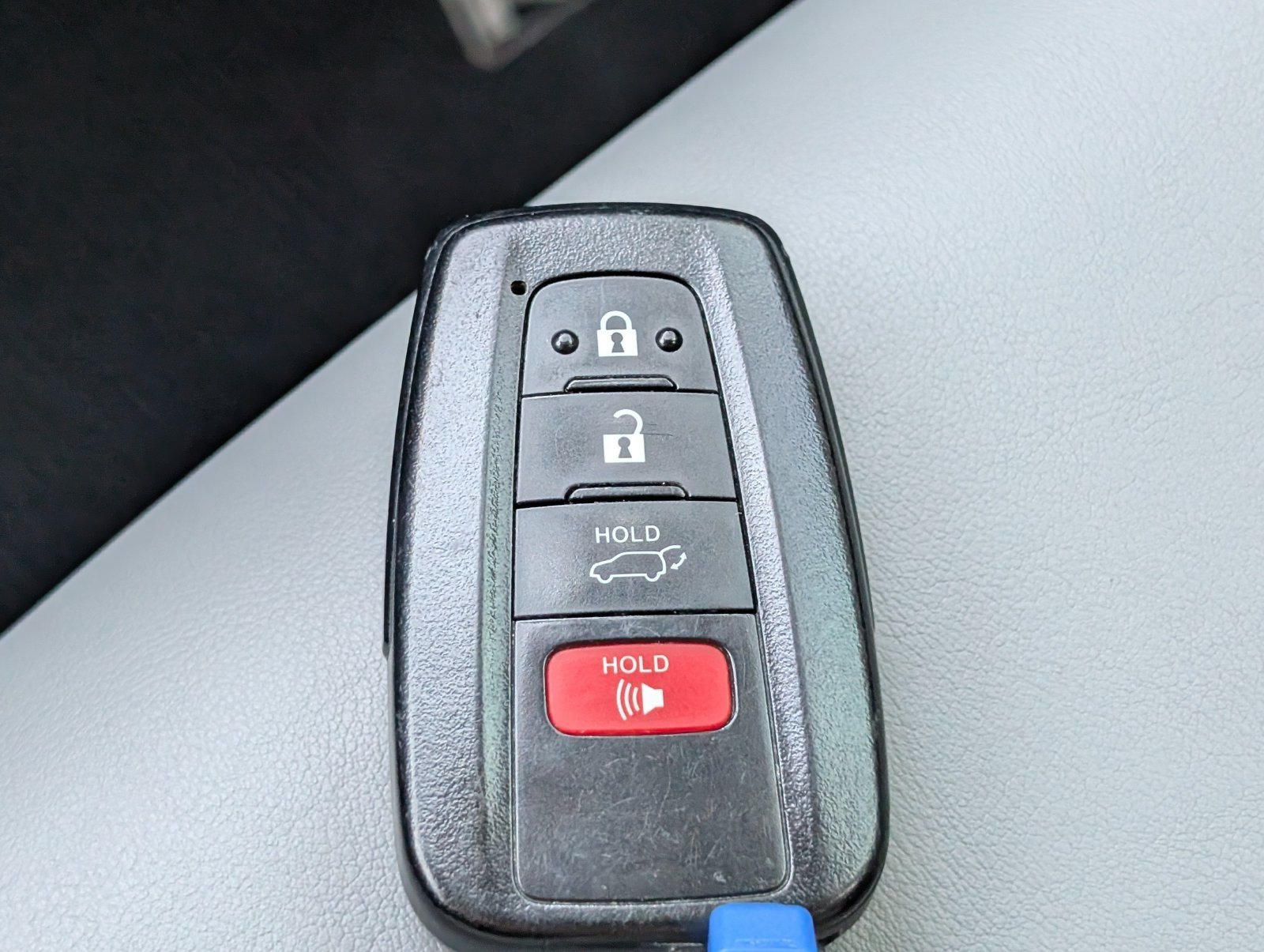 Used 2020 Toyota RAV4 XLE Premium FWD image 30