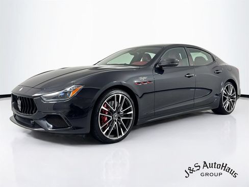 Used 2022 Maserati Ghibli Trofeo RWD image 3