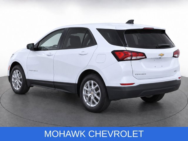 Used 2022 Chevrolet Equinox LS w/ LS Convenience Package AWD/4WD image 3