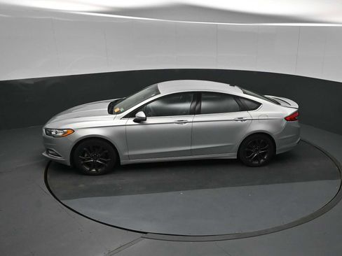 Used 2018 Ford Fusion SE w/ Equipment Group 201A FWD image 13