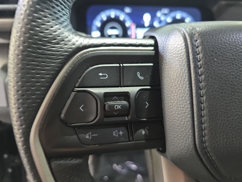 Used 2025 Toyota Tacoma TRD Sport AWD/4WD image 17