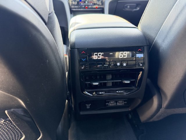 Used 2023 Jeep Grand Cherokee Summit w/ Adv Protech Group IV AWD/4WD image 32