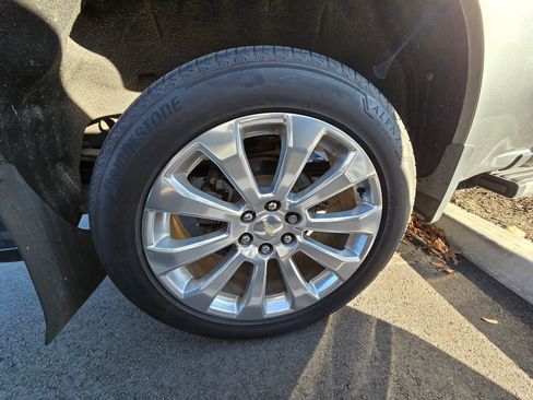 Used 2020 Chevrolet Silverado 1500 High Country w/ Technology Package image 8