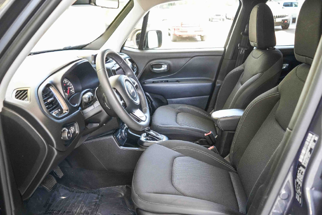 Used 2023 Jeep Renegade Altitude AWD/4WD image 17