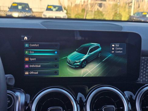 Used 2025 Mercedes-Benz GLB 250 GLB 250 image 32