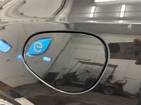 Certified 2023 Chrysler Pacifica Touring-L image 23