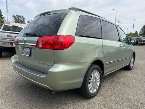 Used 2010 Toyota Sienna XLE Limited w/ XLE Limited Pkg 2 AWD/4WD image 8