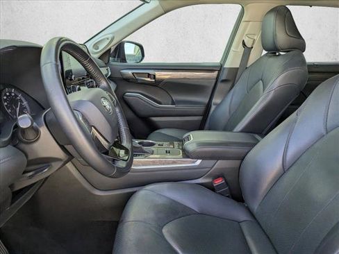 Used 2020 Toyota Highlander Limited image 17
