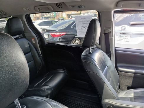 Used 2019 Toyota Sienna SE FWD image 15