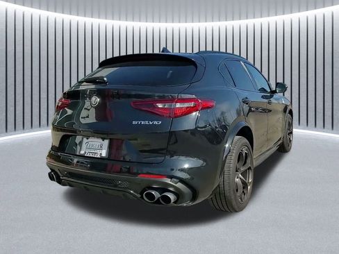 Used 2023 Alfa Romeo Stelvio Quadrifoglio image 9