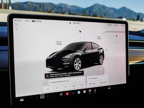 Used 2024 Tesla Model Y 2WD image 23