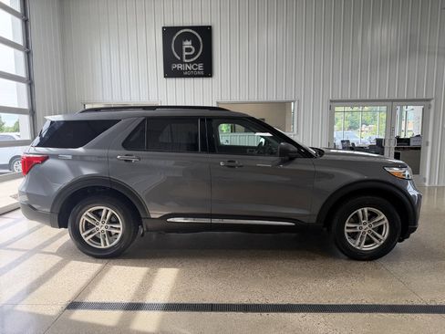 Used 2023 Ford Explorer XLT w/ Equipment Group 202A AWD/4WD image 4
