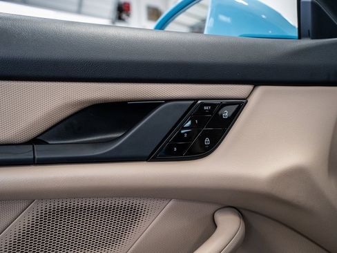 Used 2021 Porsche Taycan image 28