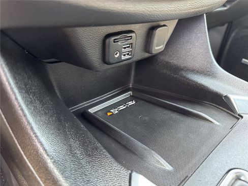 Used 2023 Chevrolet Traverse Premier FWD image 28