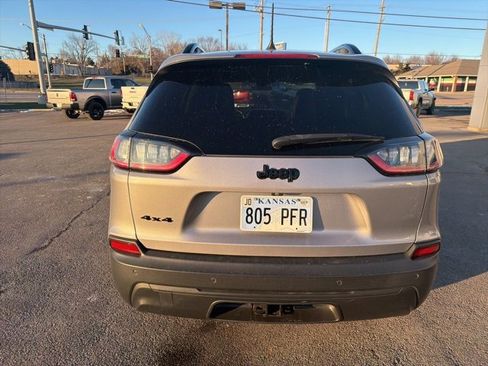 Used 2019 Jeep Cherokee Latitude Plus image 11