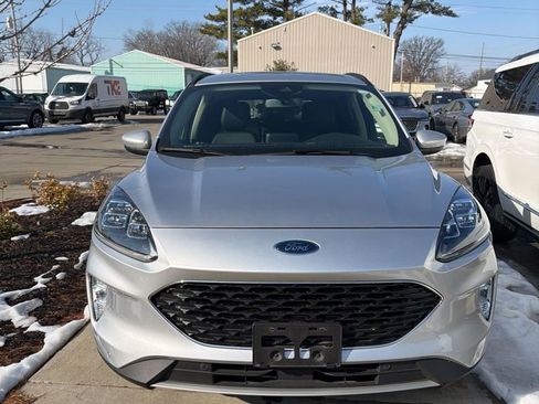 Used 2020 Ford Escape Titanium image 2