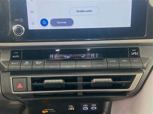 Used 2025 Toyota Camry SE image 22