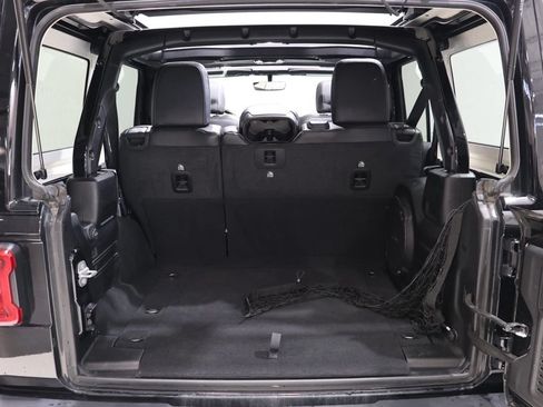 Used 2022 Jeep Wrangler Unlimited Sahara AWD/4WD image 34