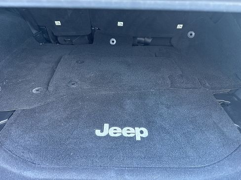 Used 2015 Jeep Wrangler Unlimited Sahara w/ Connectivity Group AWD/4WD image 25