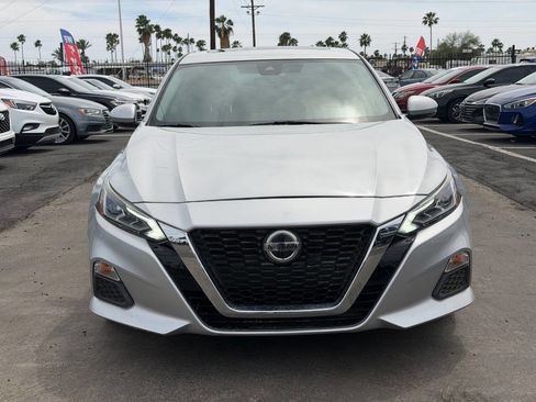 Used 2022 Nissan Altima 2.5 SV w/ SV Premium Package image 16