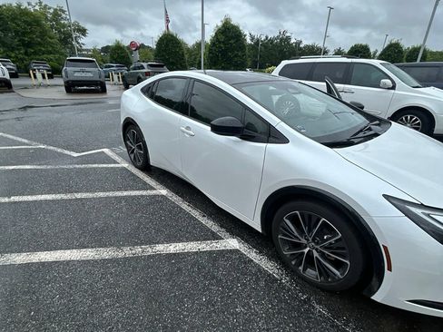 Used 2024 Toyota Prius XLE FWD image 13