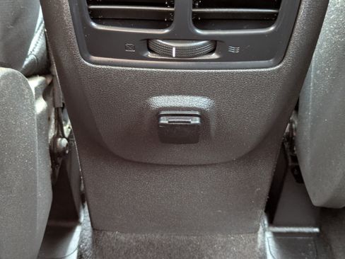 Used 2019 Ford Escape SE FWD image 34