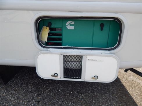 Used 2022 Ford E-350 and Econoline 350 Super Duty w/ A/C Prep Package RWD image 14
