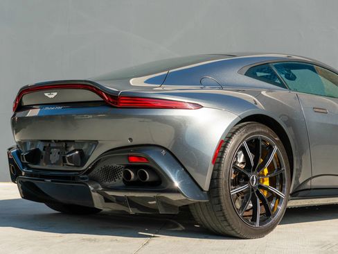 Used 2019 Aston Martin V8 Vantage Coupe image 40