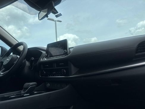 Used 2023 Nissan Rogue SV FWD image 21
