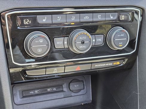 Used 2022 Volkswagen Atlas SEL Premium image 20