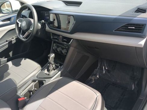 Certified 2024 Volkswagen Taos SE image 11