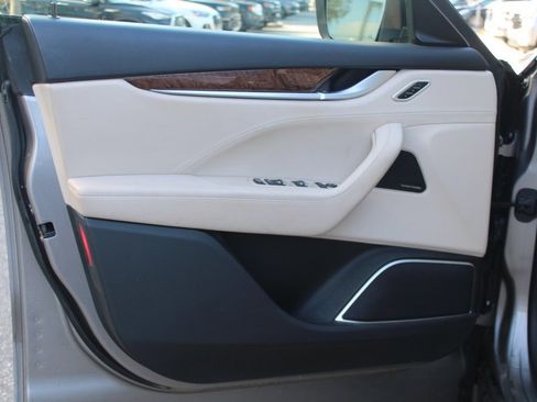 Used 2017 Maserati Levante S image 17