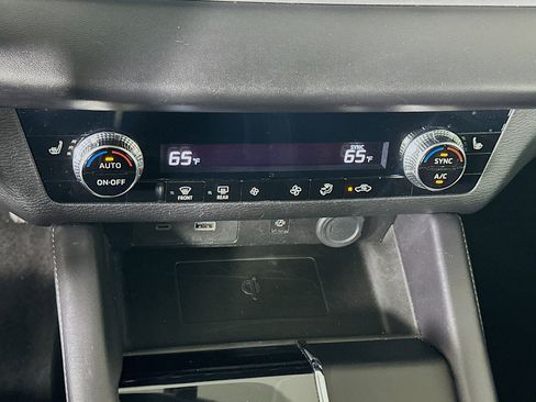 Used 2024 Mitsubishi Outlander SE image 24