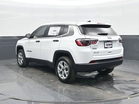 Used 2025 Jeep Compass Sport w/ Mopar Graphics Package image 2