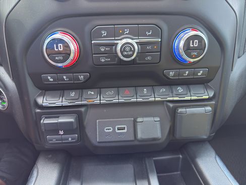 Used 2023 GMC Sierra 2500 Denali AWD/4WD image 40