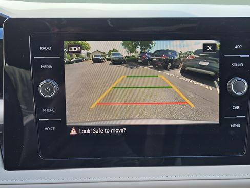 Certified 2025 Volkswagen Taos SE FWD image 20