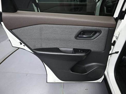 Used 2023 Nissan Rogue S FWD image 25