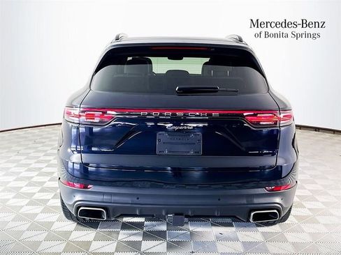Used 2022 Porsche Cayenne AWD/4WD image 6