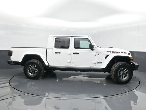 New 2026 Jeep Gladiator Mojave image 8